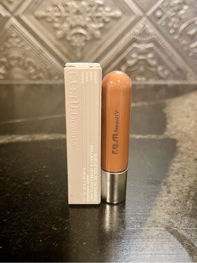 r.e.m. beauty plumping Lip Gloss- away message